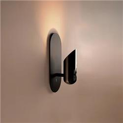 APLIQUE LE CHORI SIMPLE CHANFLE BASE NEGRA CON SPOT BRONCE MATE 13CM ANCHO X 11CM PROF X 30CM ALTO