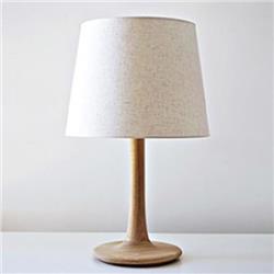 LAMPARA DE MESA TRINI MK28 MADERA CEDRO CON PANTALLA DE LINO NATURAL E27