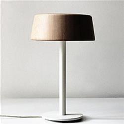 LAMPARA DE MESA ARTURA CON PANTALLA DE CEDRO Y PIE DE HIERRO PINTADO DE BLANCO LED 12W CALIDA