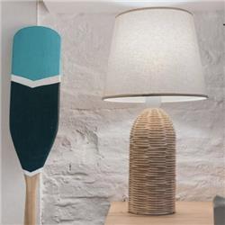LAMPARA DE MESA JULIA BLANCA Y RATTAN E27