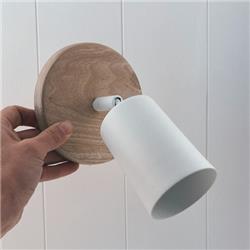 APLIQUE KETUL BLANCO CON BASE FLORON EN MADERA PETIRIBI GU10 
