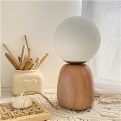 LAMPARA DE MESA PHI PHI M GLOBO OPAL SATINADO Y BASE DORADA + FOCO GOTA E27